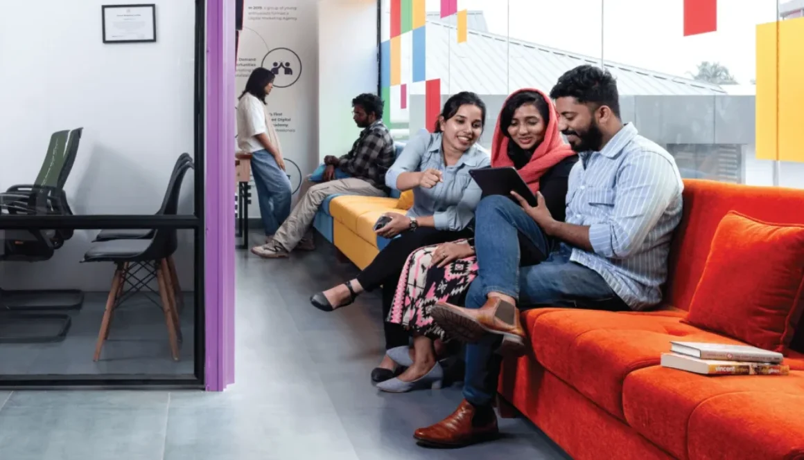 Top 11 Advantage and Disadvantage of social media in 2024